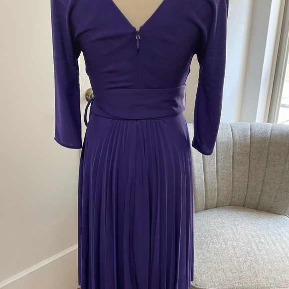 BCBGMaxAzria V neck pleated midi dress purple - Picture 6 of 12
